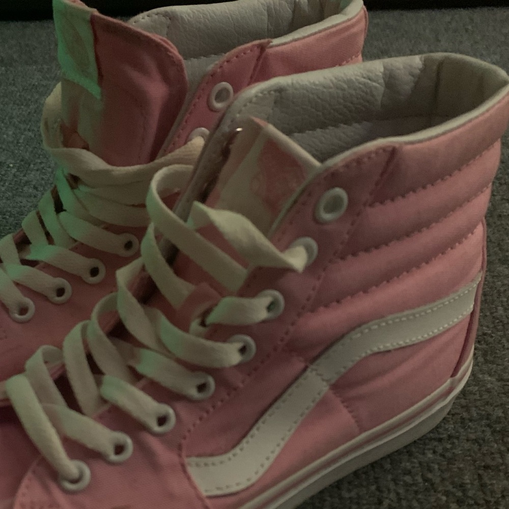 Women’s Pink Hightop Vans size 7.5